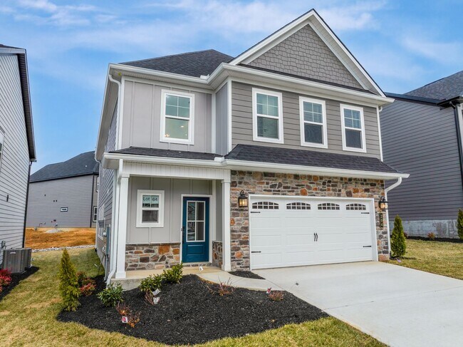 Building Photo - Maryville 37803 - 4 bedroom 3.5 bath - cal...