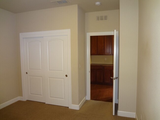 Building Photo - COMING SOON! Beautiful 5 bedroom Home in Lincoln Crossing Village!