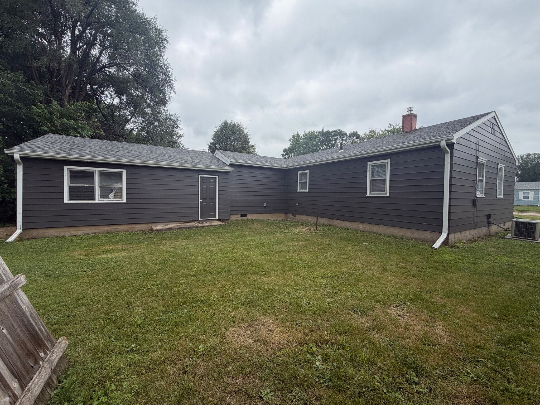 Building Photo - 907 Merrill Ave