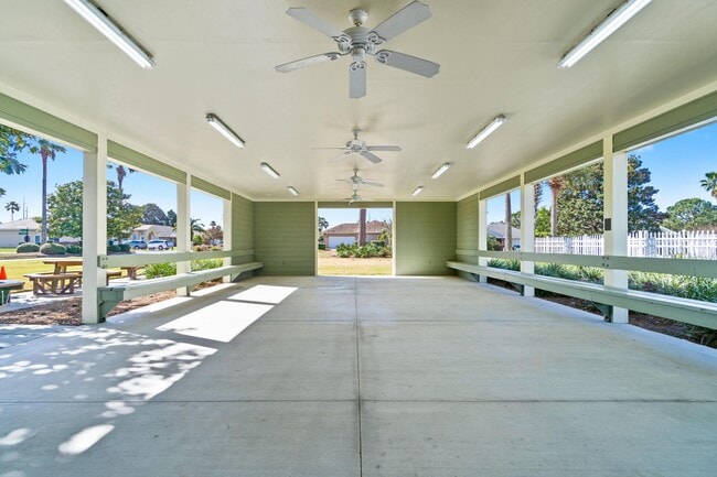Building Photo - 65 Bay Tree Dr