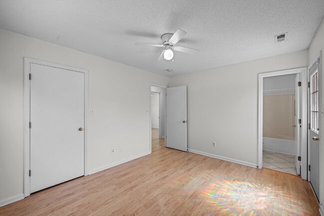 Building Photo - 314 Pebble Ln