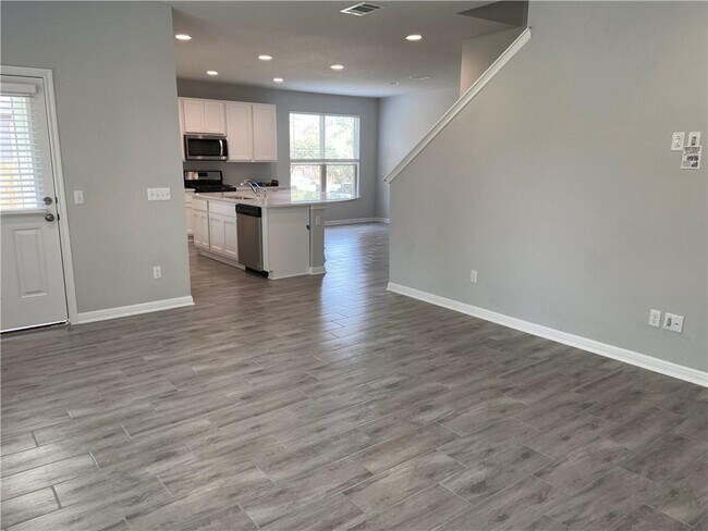 Building Photo - 2216 Limestone Lake Dr