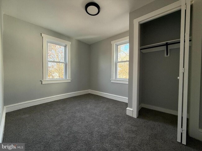 Building Photo - 333 W Buck St