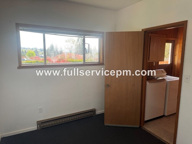 Building Photo - Charming house in downtown Snohomish