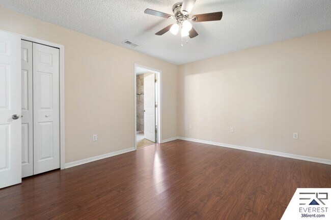 Building Photo - FULLY FENCED 3/2/2 IN THE HEART OF PALM COAST