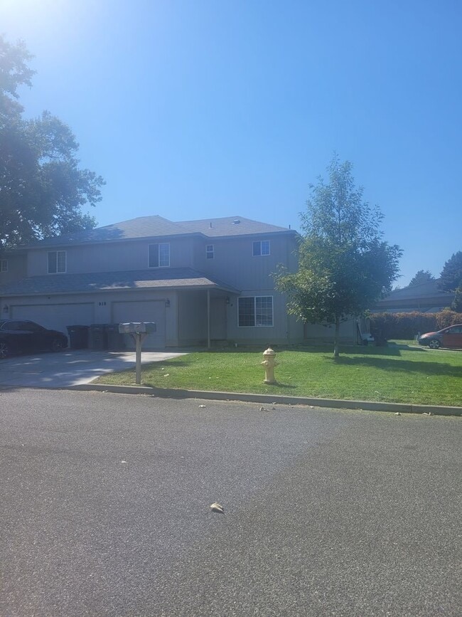 Building Photo - 910SJohnsonABC