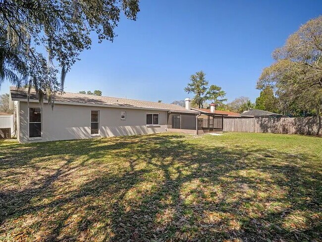 Building Photo - Beautiful Valrico Home | No Carpet + Screened Patio + Bonus Room
