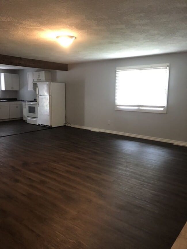 Building Photo - 4 Bed 1 Bath home for rent