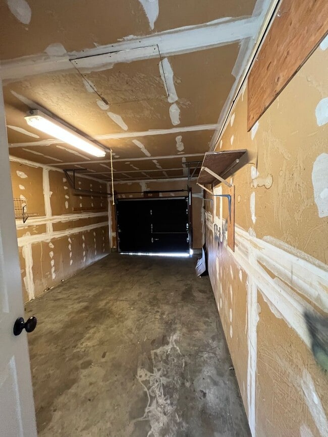 Building Photo - 2122-2124 W Regina Ave