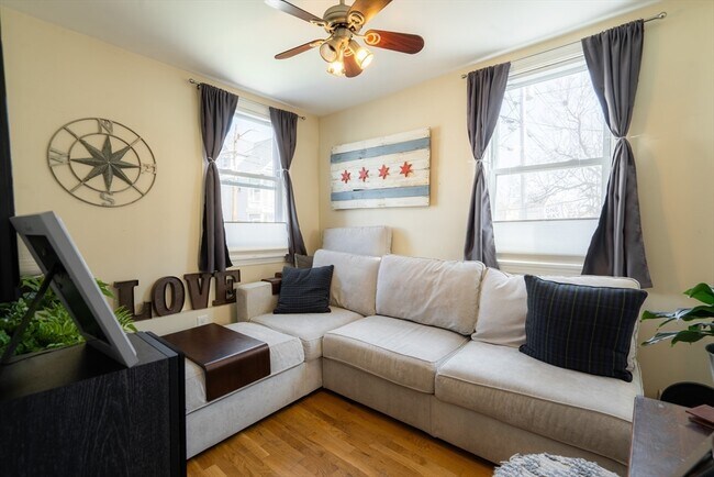 Building Photo - 328 Beacon St