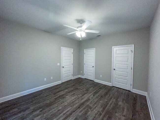 Building Photo - 27 Grove Cir