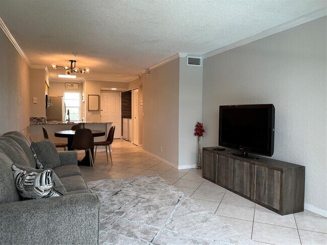 Building Photo - 2220 N Cypress Bend Dr