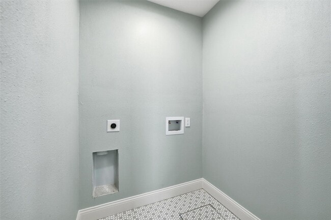 Building Photo - 4324 Crenshaw Ave