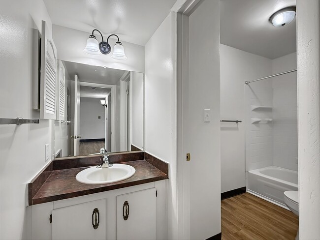 Building Photo - RENTAL SPECIAL FOR LIMITED TIME Deposit $0*** 1 BED, 1 BATH $899/mo+***Evansville, Indiana