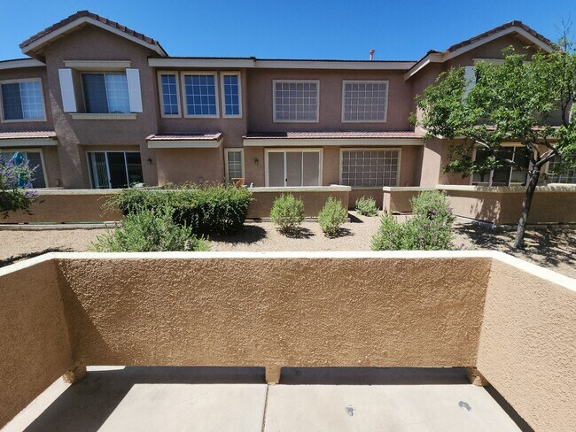 Building Photo - Immaculate Two Story Townhouse style Condo in Summerlin.