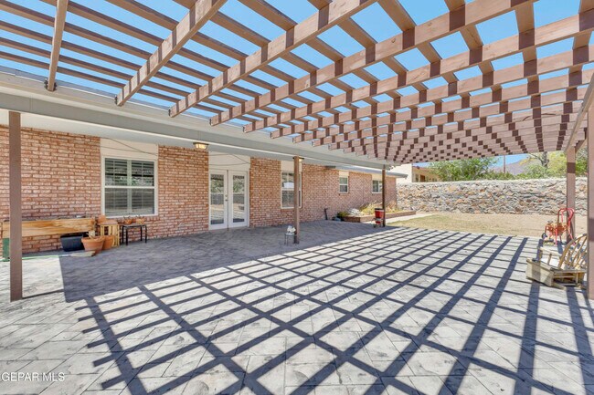Building Photo - 7112 Ramada Dr