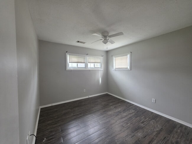 Building Photo - 3825 Kenard Ct