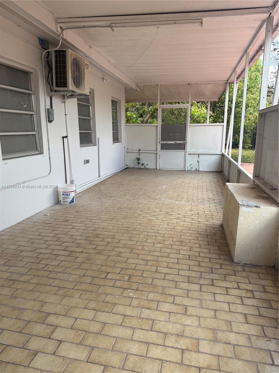 Building Photo - 6473 SW 25th St