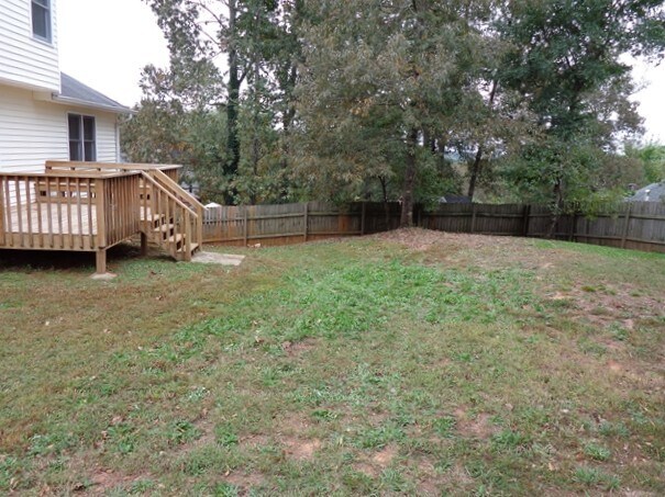 Building Photo - 1005 Whispering Woods Dr