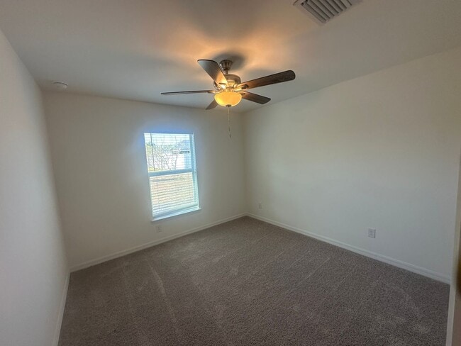 Building Photo - 4 Bedroom -2 Bathrooms NE Cape Coral- City Water (Del Prado & Pine Island)