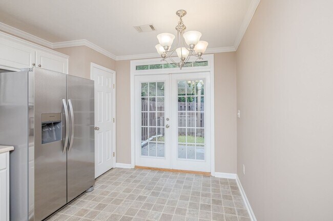 Building Photo - 435 Snead Way