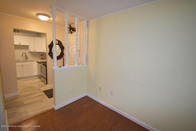 Building Photo - 1304 Wellington Pl