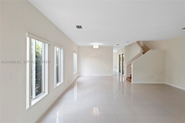 Building Photo - 2782 SW 33rd Ave