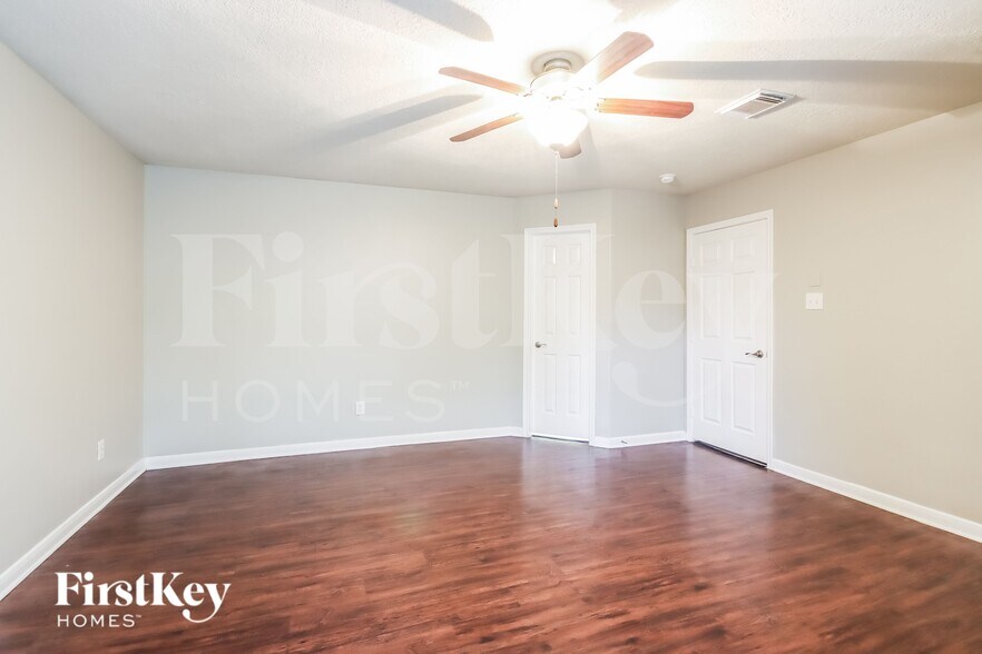 Building Photo - 26967 Crown Haven Ct