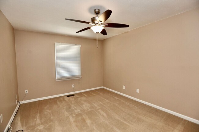 Building Photo - Fantastic 2-Bedroom Townhome In Linkhorn! ...