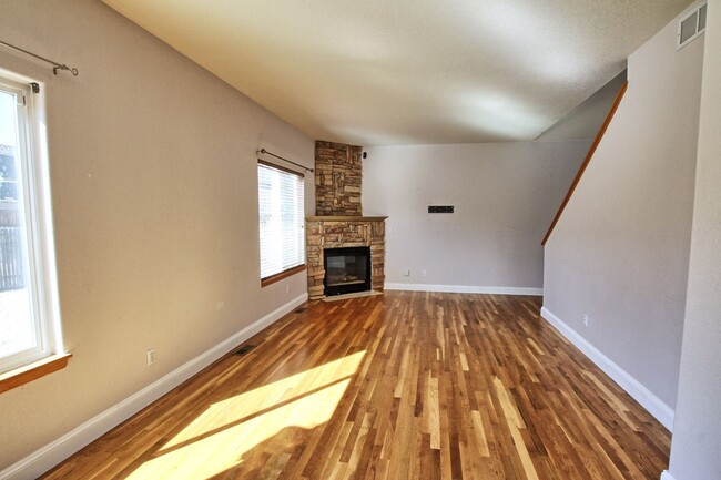 Building Photo - 4 bed 3.5 bath Founders home