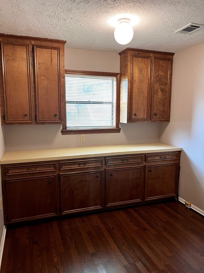 Building Photo - 2600 Arbor Dr