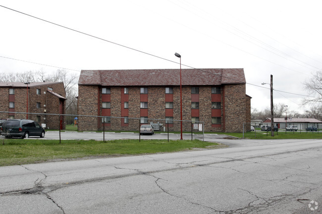 Primary Photo - Rosewood Apartments