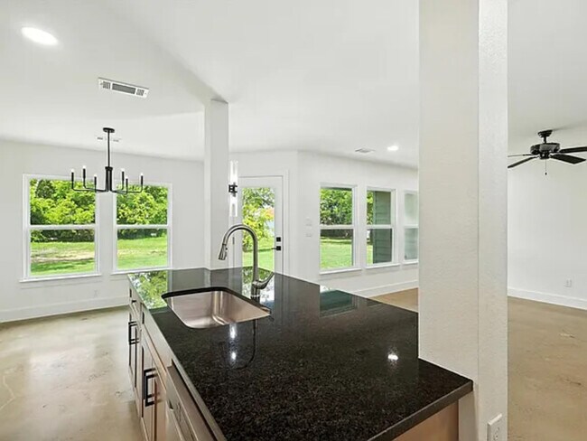 Building Photo - 1004 Branch St