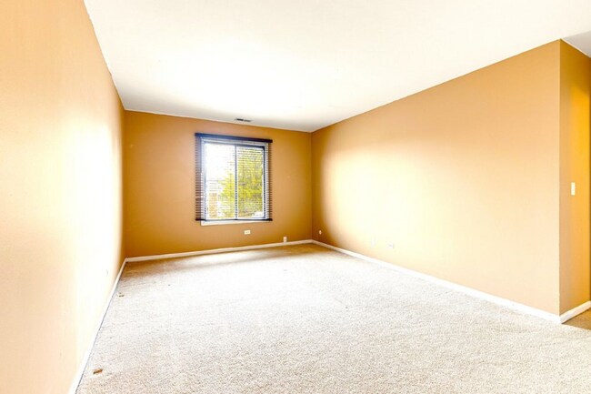 Building Photo - 219 W Ct of Shorewood