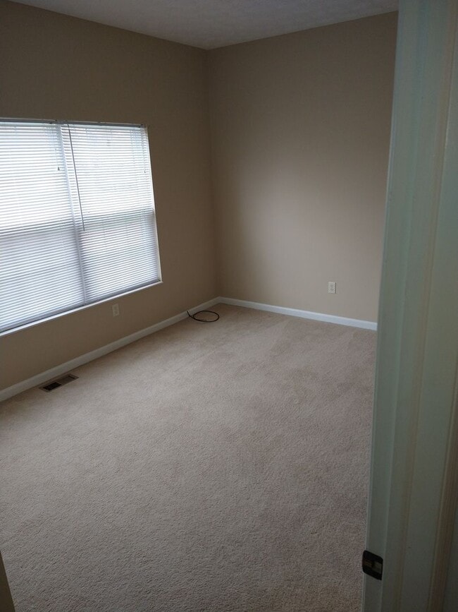 Building Photo - Your Next home is on a quiet cul-de-sac in Beavercreek!