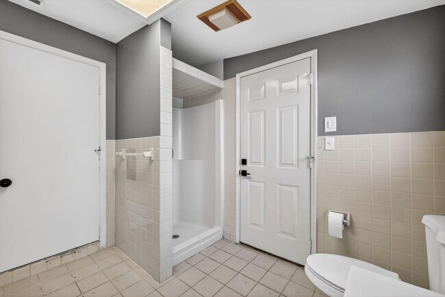 Building Photo - 501 Emil Ave