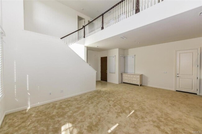 Building Photo - 16 Torosa