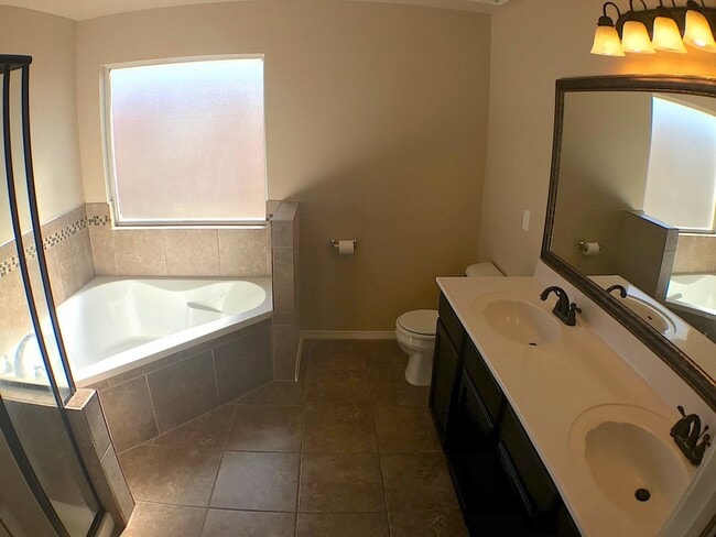 Building Photo - Northeast El Paso/Sandstone Ranch 4 bed Re...
