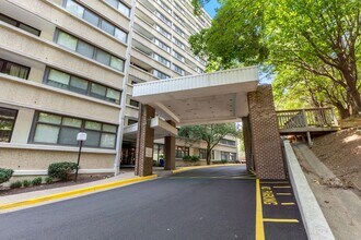 Building Photo - Spacious 2BR Condo in the Heart of Alexandria | Prime Location & Great Amenities