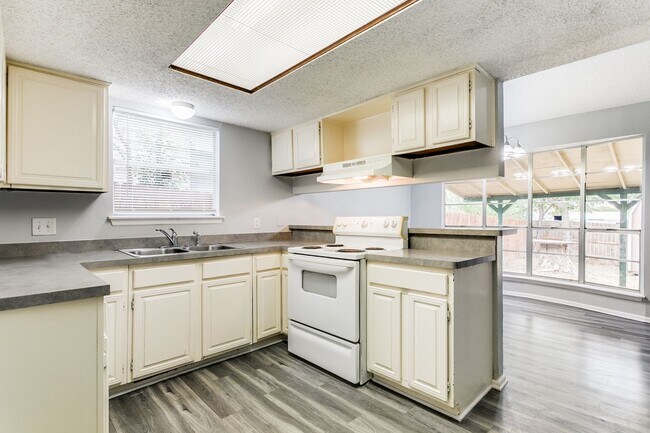 Building Photo - 13226 Chesterton Dr