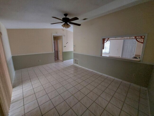 Building Photo - 713 Yucatan Ct