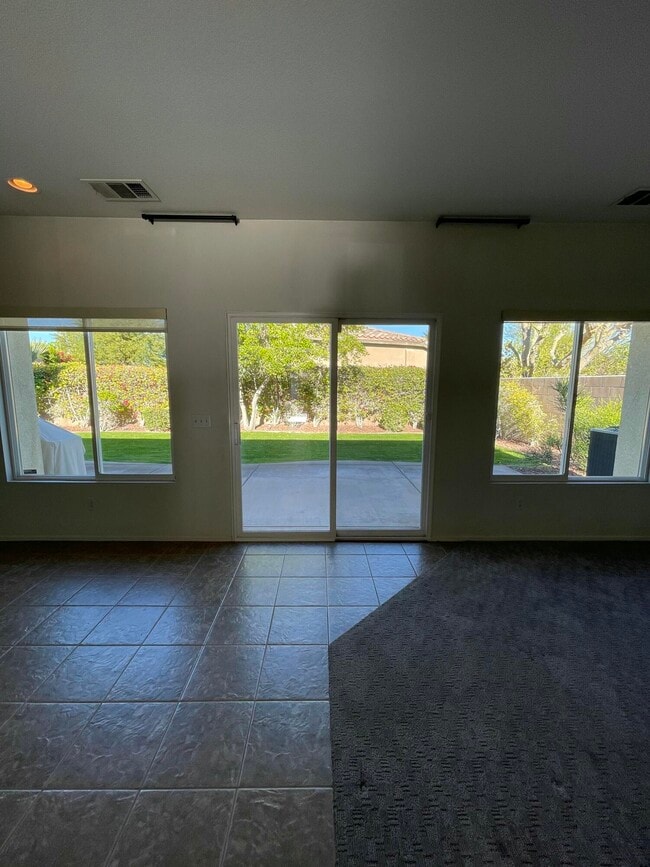 Building Photo - 1122 Oro Ridge