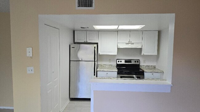 Building Photo - 3242 Coral Lake Ln