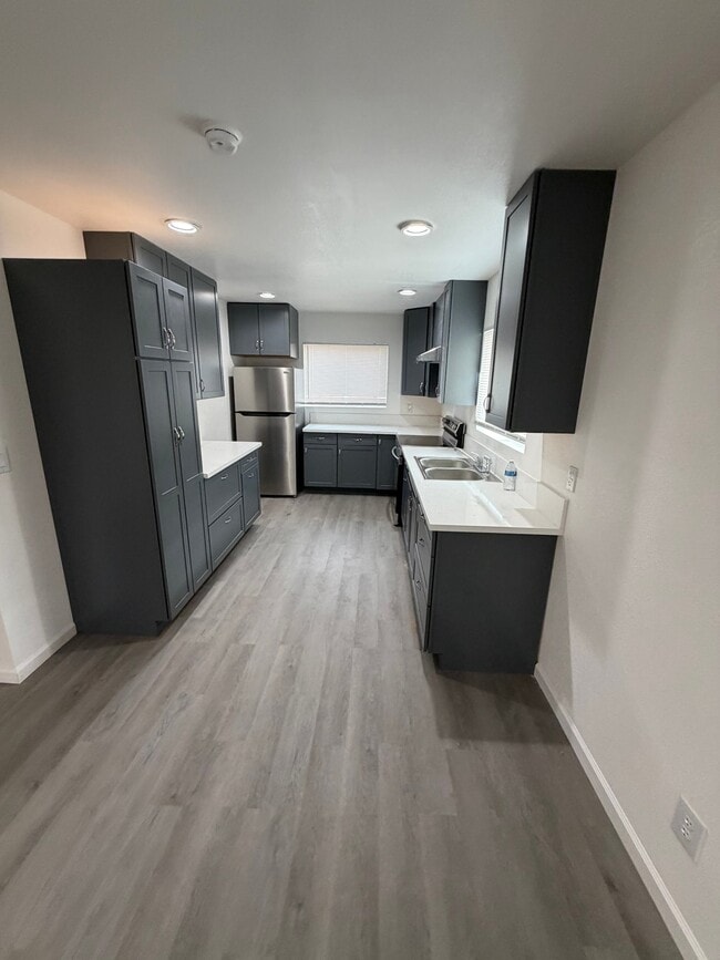 Building Photo - 1060 St