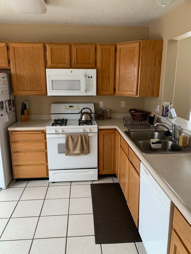 Building Photo - 3 Bedroom Townhome in Provo's Westside