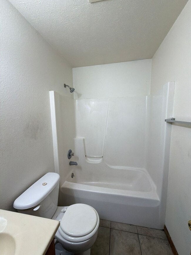 Building Photo - 279 Woodridge Ct