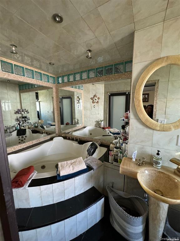 Building Photo - 830 Pepperidge Rd