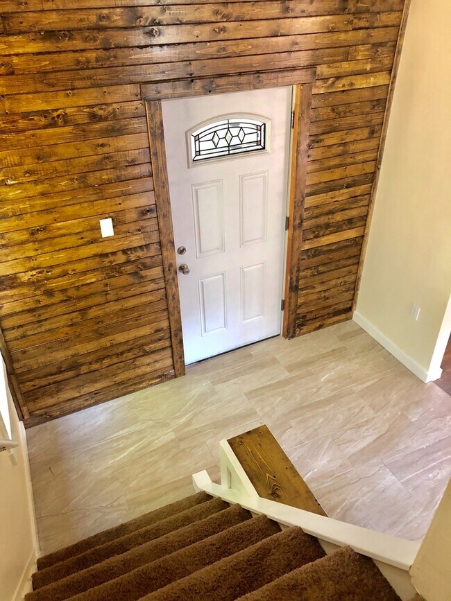 Building Photo - 3 bedroom in Beechview!