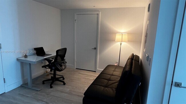 Building Photo - 121 NE 34th St