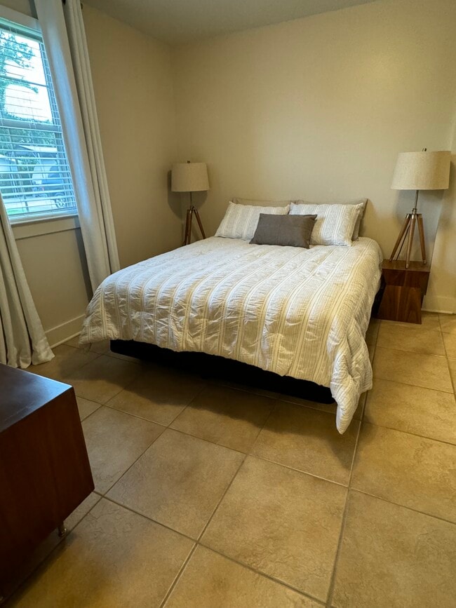 Building Photo - 107 Melvyn Dr